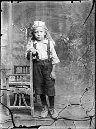 EL NIÑO COMO ADULTO PEQUEÑO DURANTE LOS SIGLOS  XIV AL XVIII