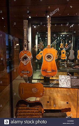 popularidad de la guitarra en las Cortes y salones