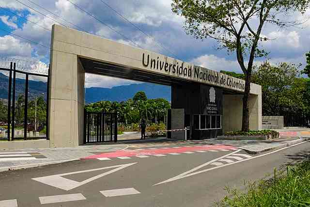 En Colombia se abre le programa de trabajo social en la universidad publica U.nacional
