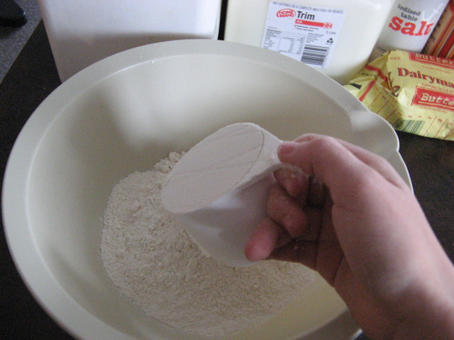 In a large bowl mix 3 cups of flour.