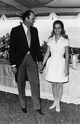 Se casa por primera vez a los 18 años con Guillermo Behrens Tello