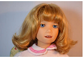 La muñeca Julie del Mundo de las Maravillas, un juguete que los niños podrían entrenar para responder a sus voces, se lanza públicamente.