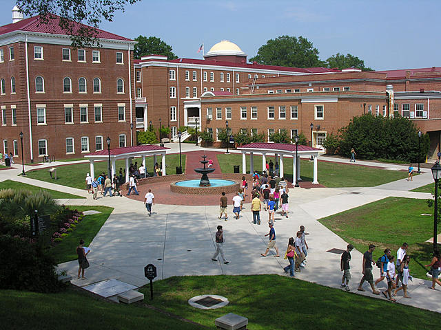 After high shool, I want to go to university study media or business in abroad and work beside school