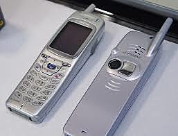 Se anuncia el primer celular con cámara fotográfica integrada.