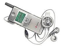 Aparece el primer celular con capacidad mp3, el Samsung sph-m100.