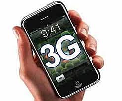 Se inicia la comercialización de los celulares 3G.