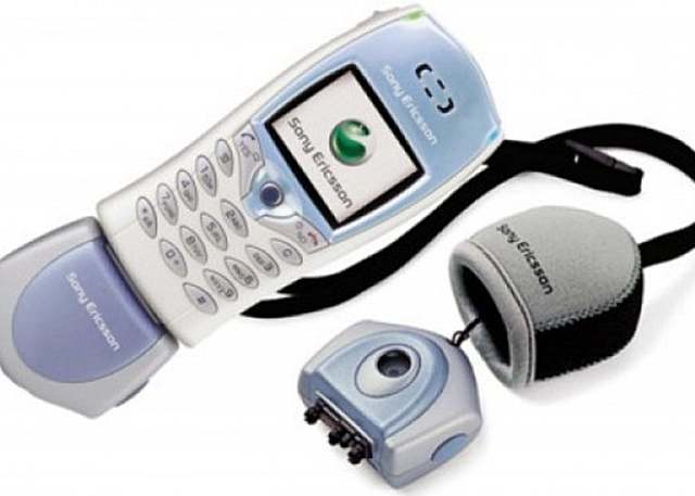 Aparece el primer celular con capacidad bluetooth, el Sony Ericsson T68.