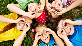 Timeline: Tras los pasos de la infancia y la adolescencia