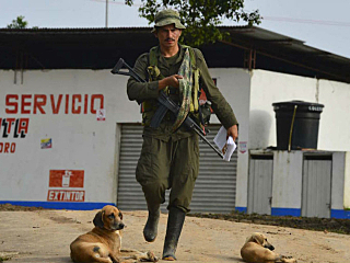 Anunciación de Gobierno con guerrilleros