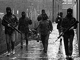 El grup terrorista IRA abandona les armes