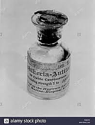 E. VON BEHRING descubre la antitoxina de la difteria