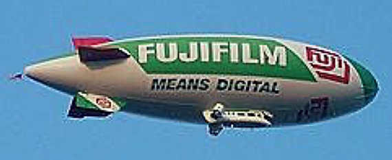 Premier appareil photo capable de filmer