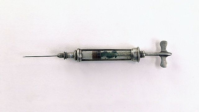 Agujas hipodérmicas aparecen