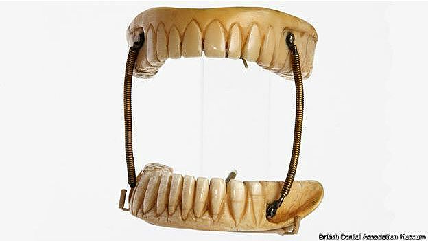 Desarrollo de tecnica en dientes de porcelana