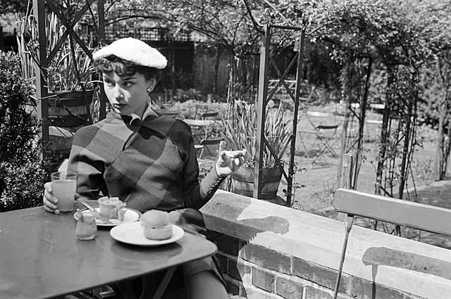 Audrey Hepburn leaves to England