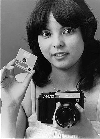 1er appareil photo numérique commercialisé