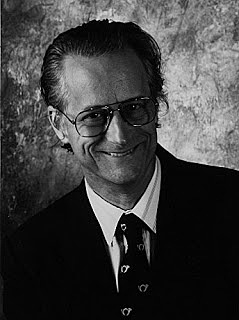 Ted Nelson define la palabra "hipertexto"