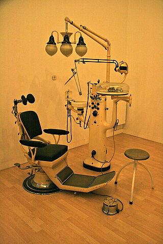 Odontología es practicada por dentistas