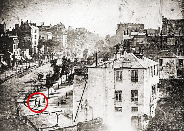 Primera fotografía que muestra a una persona