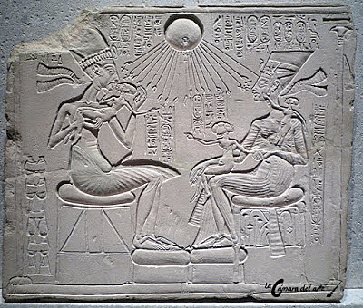 Amenofis IV (Akenatón) y Nefertiti con sus hijos