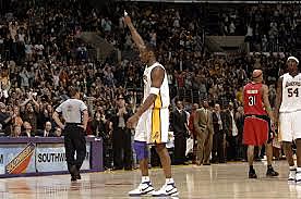 Kobe Bryant score 81 points against the Toronto Raptors