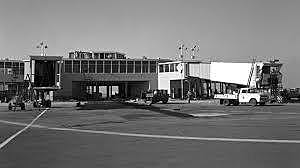 Primera pasarela de embarque