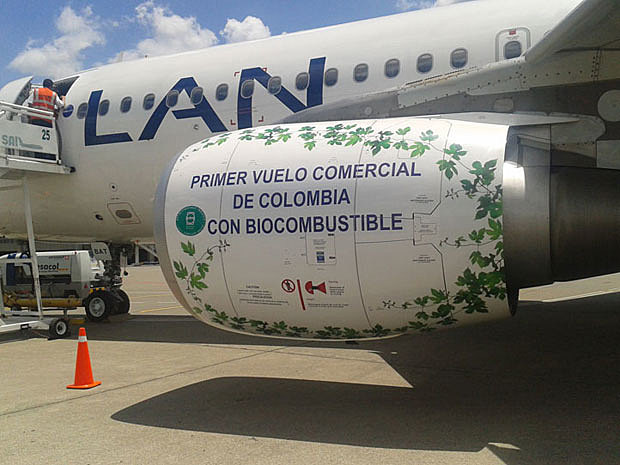 Primer vuelo comercial con biocombustible