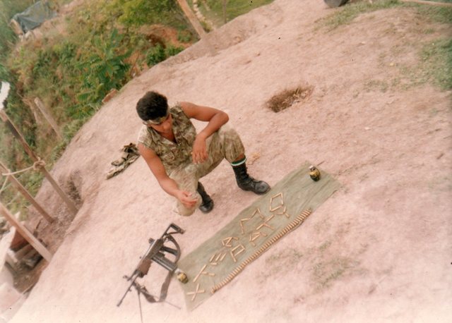 mi padre sale de prestar servicio para estar con mi mama y yo