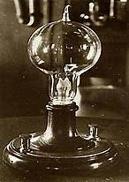 Creació de la bombeta elèctrica d'Edison i Swan