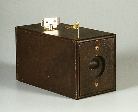 1er appareil photo KODAK avec une pellicule