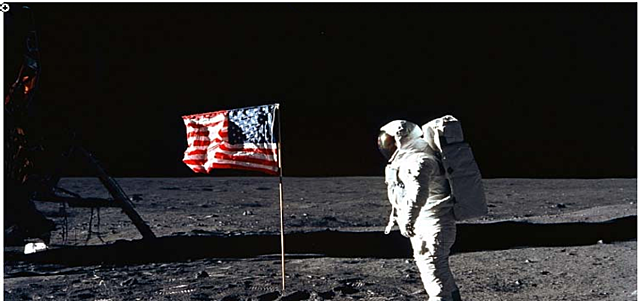 Hombre llega a la Luna