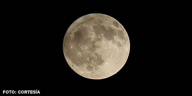 La primera fotografía de la luna llena.