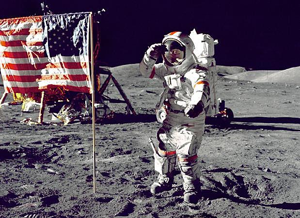 El hombre llega a la luna