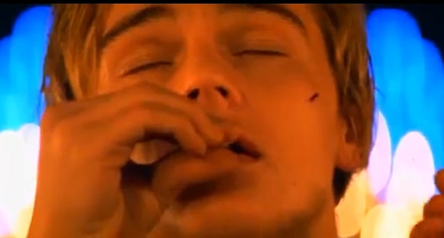 Romeo bebe un veneno y muere