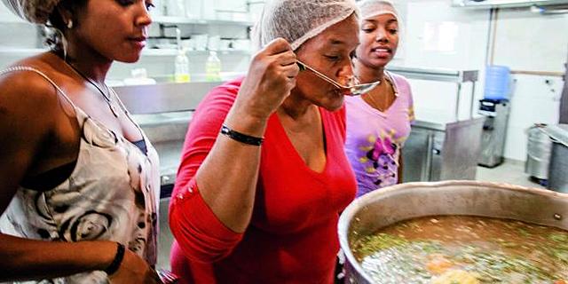 La costumbre de cocinar en casa tiende a desaparecer