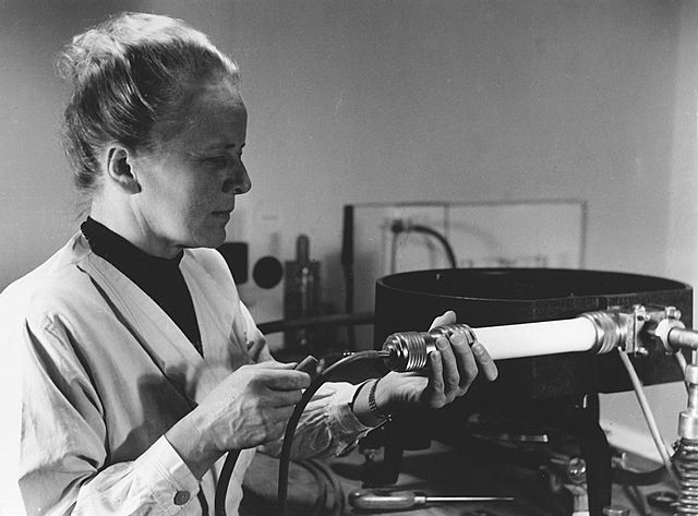Discoveries chemistry and and atomic physics ( Ida Tacke ) *Female scientist*