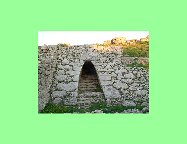 Caballerizo del Rey de Ugarit, Arabia