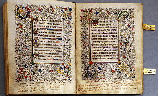 Se declara el Latín como lengua oficial