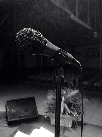 Puente  Minuto 2:39 progresiones en requinto y en la sesión 2:49 calderon