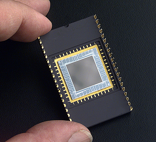 Invention du capteur CCD.
