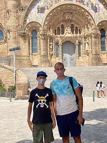 jugar al baloncesto, a los videojuegos y ver la tele