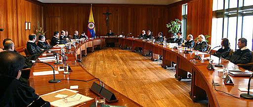 Sentencia de la Corte Constitucional T-025 de 2004 y Auto 004 de 2009