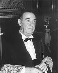 (Serrano Gómez, 1974; Cobo Del Rosal, 1974; Landecho, 1974)