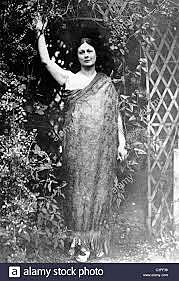 Isadora Duncan dies