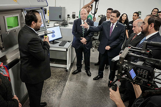 Inuaguración de 2 laboratorios para las carreras IEA y IEC en la Fime