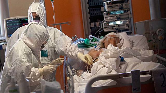 Italia supera a China