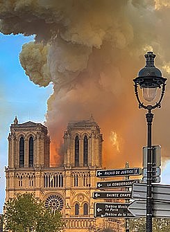 INCENDI A LA CATEDRAL DE NOTRE-DAM