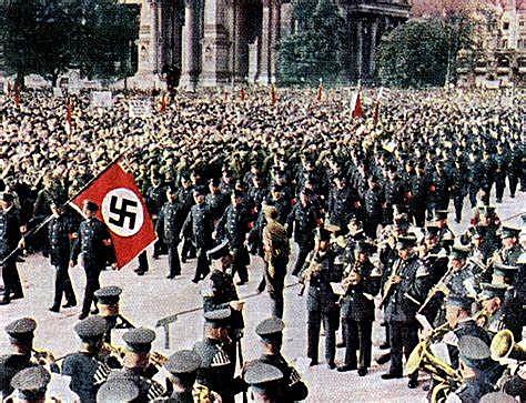 Comença el nazisme a Alemanya.