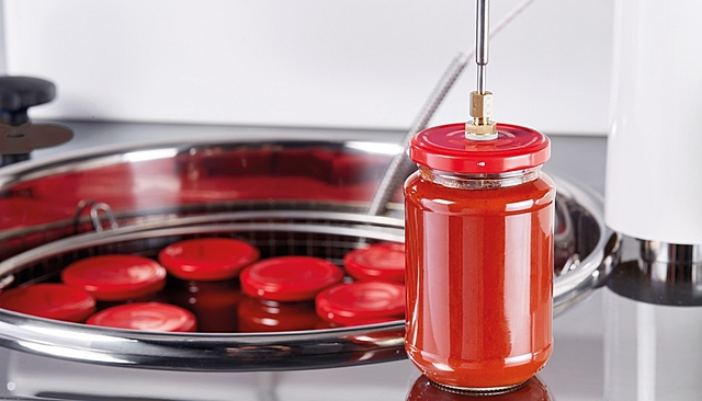 Nicolás Appert, desarrolla una técnica que permite enlatar y esterilizar los alimentos a altas temperaturas.