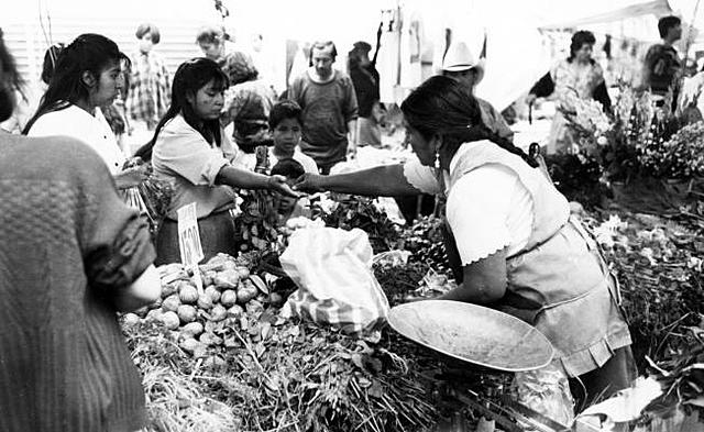 PRIMEROS COMERCIANTES